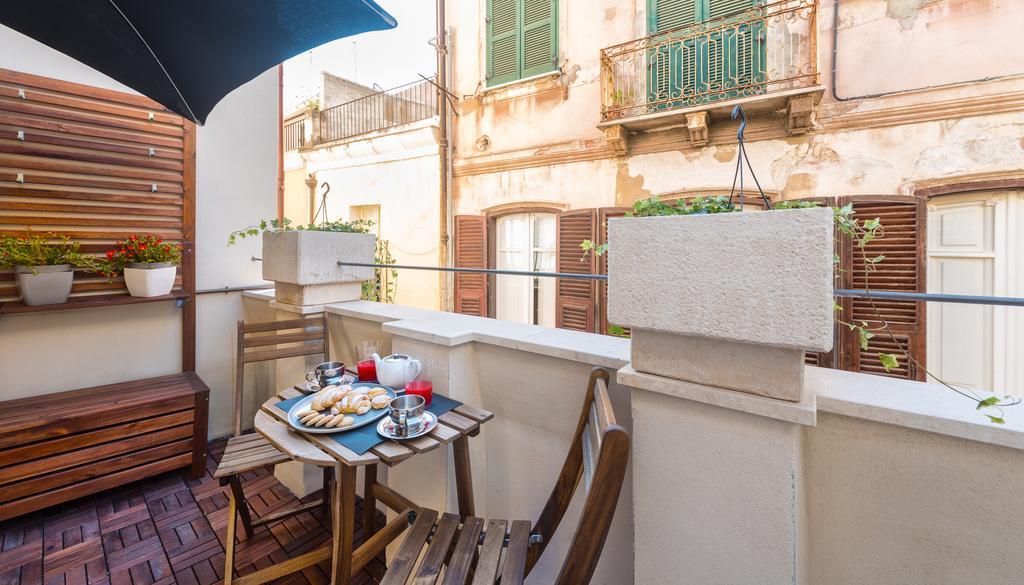 Castelletto Suite La Marina Каляри Екстериор снимка